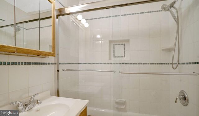 8236 GOVERNORS CT, Alexandria, VA 22308