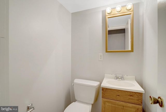 8236 GOVERNORS CT, Alexandria, VA 22308