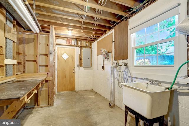 8236 GOVERNORS CT, Alexandria, VA 22308