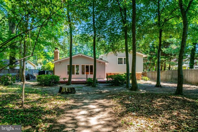 8236 GOVERNORS CT, Alexandria, VA 22308