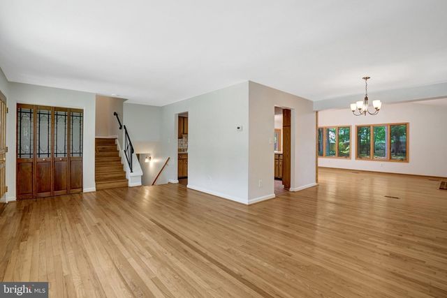 8236 GOVERNORS CT, Alexandria, VA 22308