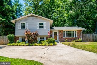 8236 GOVERNORS CT, Alexandria, VA 22308