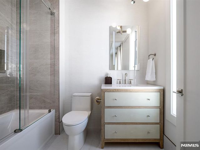 16-18 Paris Avenue 9, Rockleigh, NJ 07647