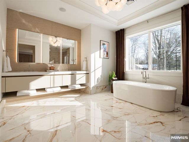 16-18 Paris Avenue 9, Rockleigh, NJ 07647