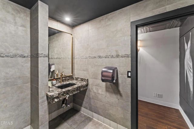 281 W Main Street, Ventura, CA 93001