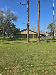 4308 Singletary, Alvin, TX 77511