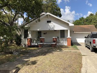 212 W 6th ST, Taylor, TX 76574