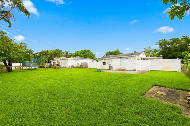 933 UPLAND Road, West Palm Beach, FL 33401