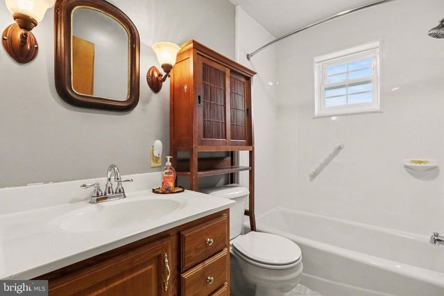 3606 BONNYVIEW RD, Harrisburg, PA 17109