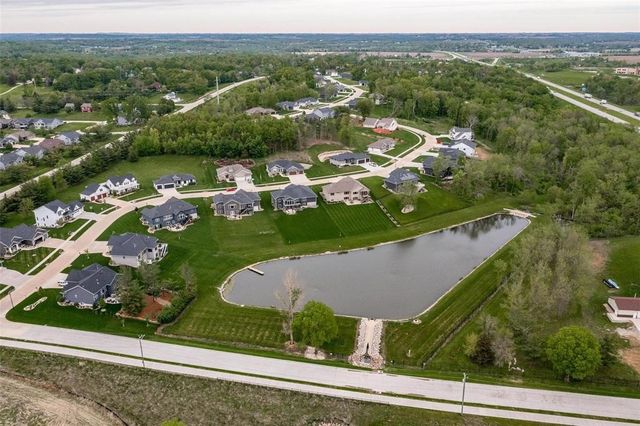 3056 Forrest Hill Court, Hiawatha, IA 52233