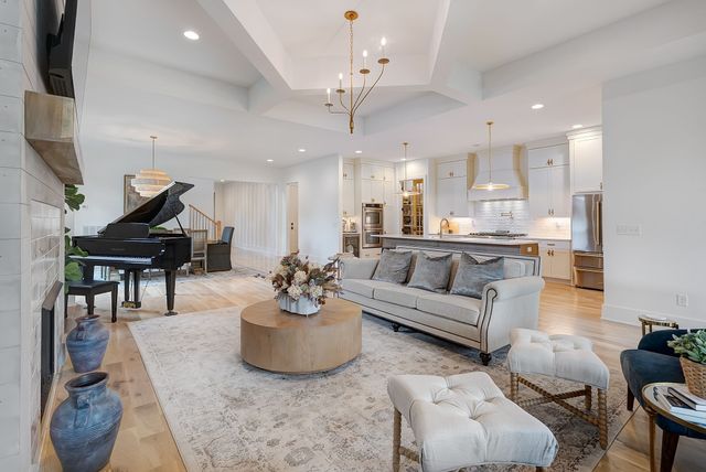 3733 Estes Rd, Nashville, TN 37215