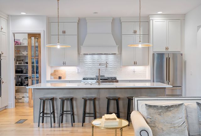 3733 Estes Rd, Nashville, TN 37215