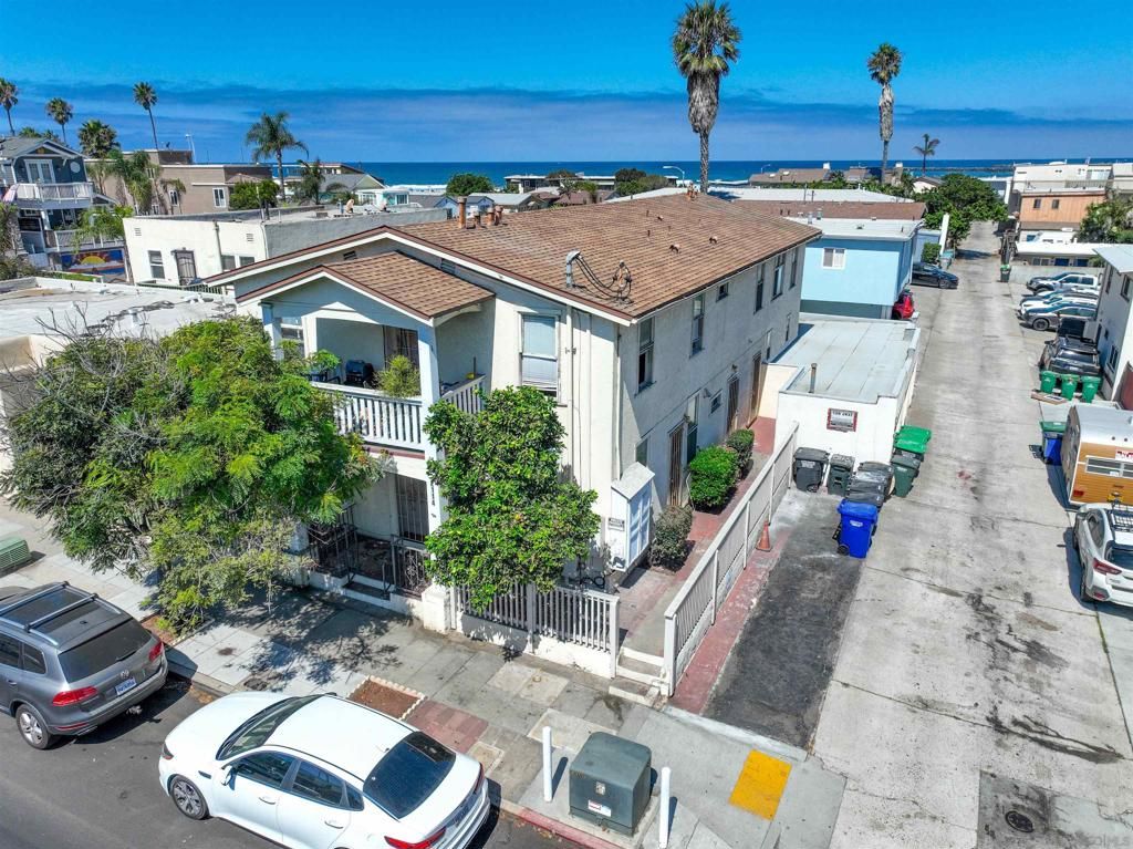 Image 1 of property listing at 2114 Abbott St., San Diego, CA 92107