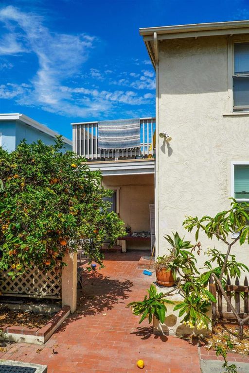 Image 16 of property listing at 2114 Abbott St., San Diego, CA 92107