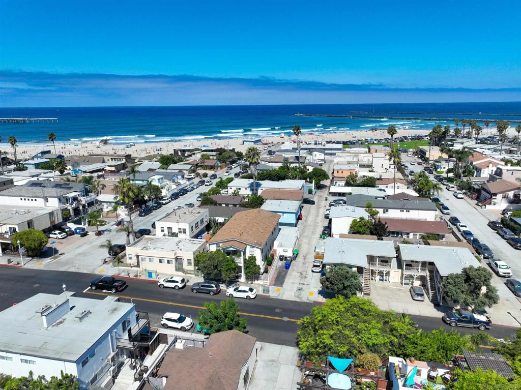 Image 2 of property listing at 2114 Abbott St., San Diego, CA 92107