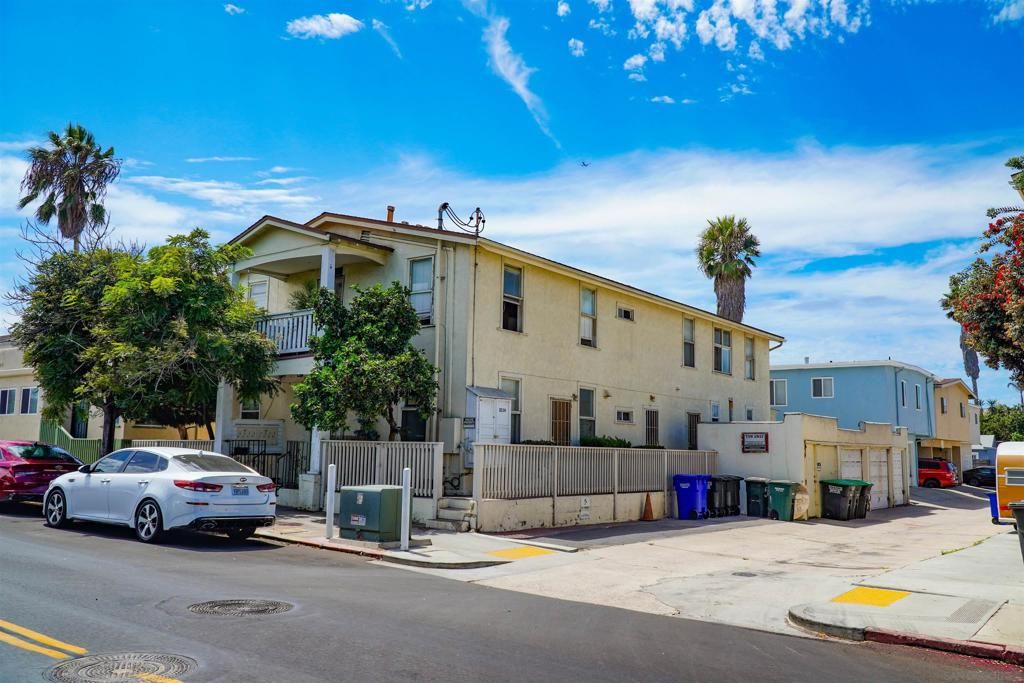 Image 4 of property listing at 2114 Abbott St., San Diego, CA 92107