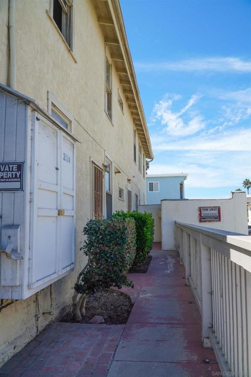 Image 6 of property listing at 2114 Abbott St., San Diego, CA 92107