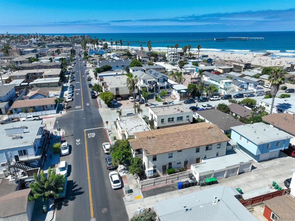 Image 8 of property listing at 2114 Abbott St., San Diego, CA 92107