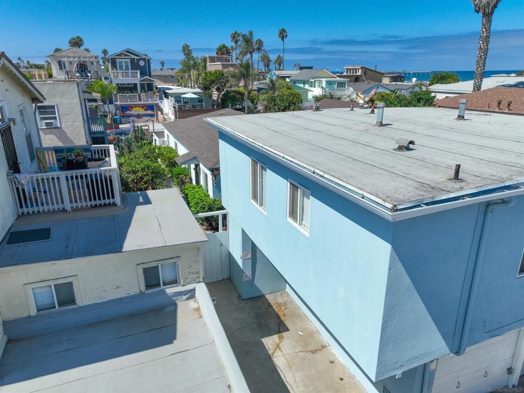 Image 9 of property listing at 2114 Abbott St., San Diego, CA 92107
