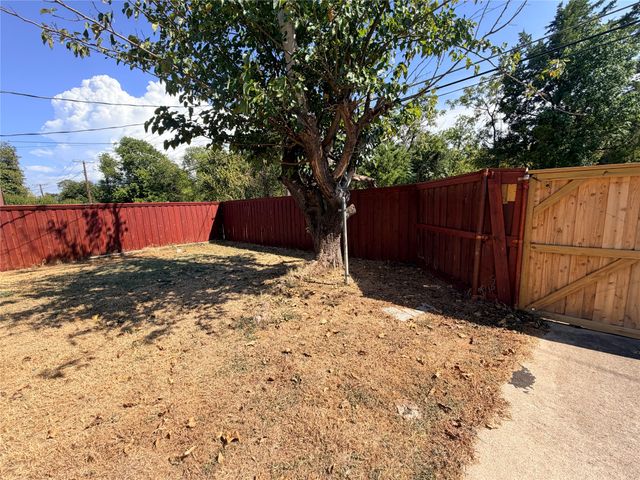7116 Chinaberry Road, Dallas, TX 75249