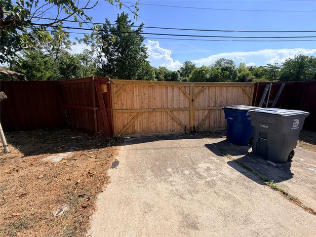 7116 Chinaberry Road, Dallas, TX 75249