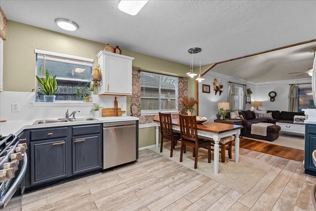 9210 Barton Court, La Porte, TX 77571