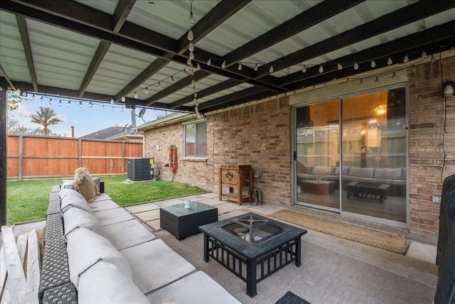 9210 Barton Court, La Porte, TX 77571