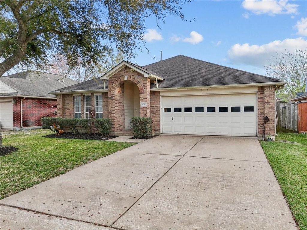 9210 Barton Court, La Porte, TX 77571