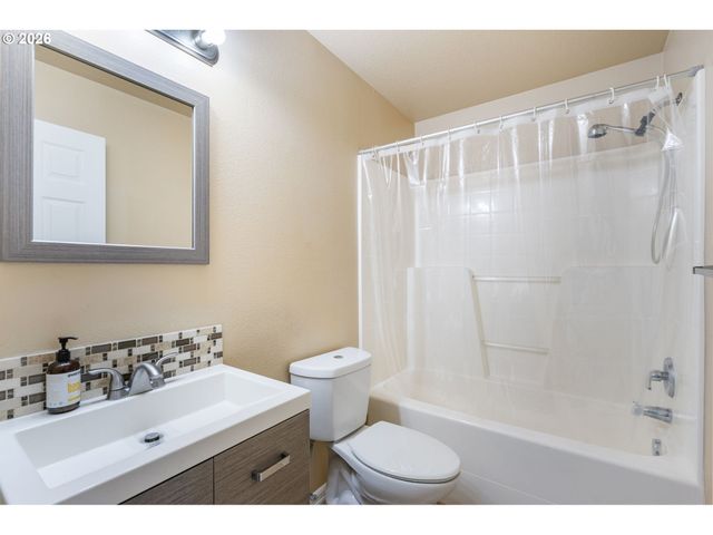 6014 Ne 33RD Cir, Vancouver, WA 98661