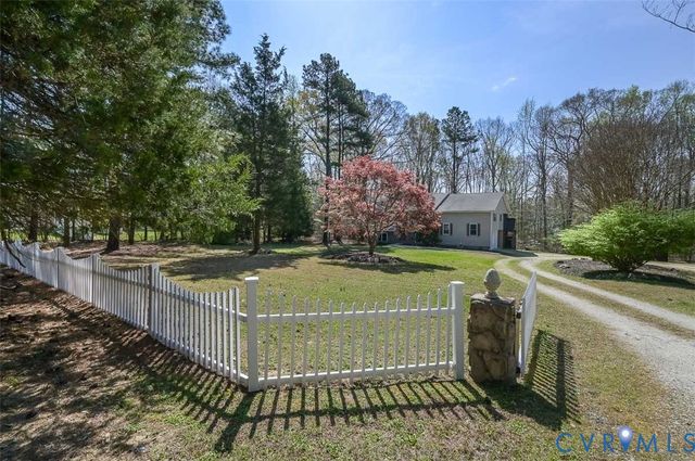 13124 Old Happy Hill Rd, Chester, VA 23831