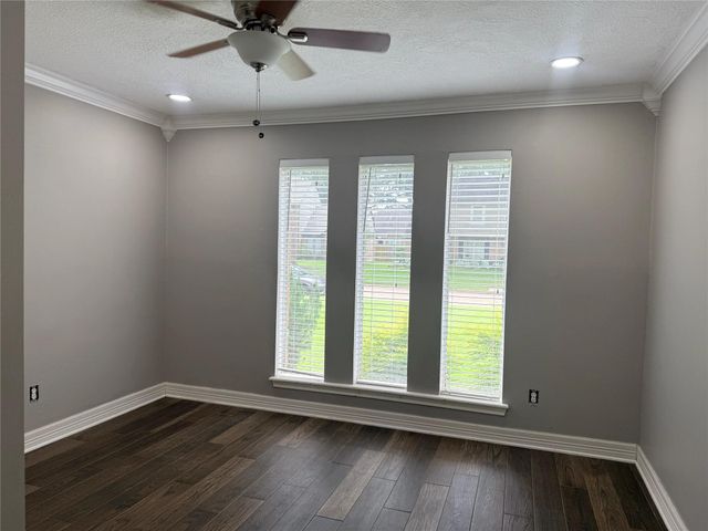 2006 Hamlin Valley Drive, Houston, TX 77090