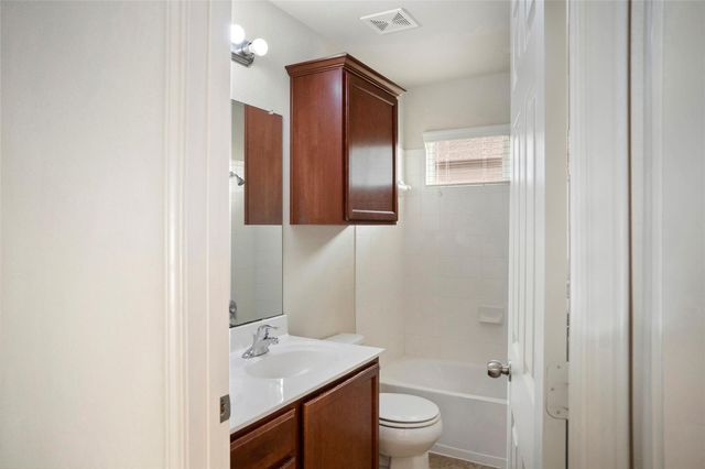212 Foster LN, Jarrell, TX 76537