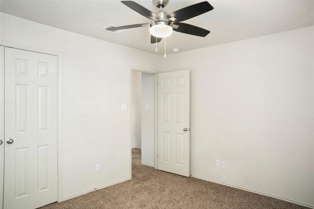 212 Foster LN, Jarrell, TX 76537