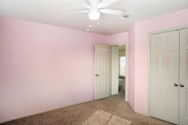 212 Foster LN, Jarrell, TX 76537