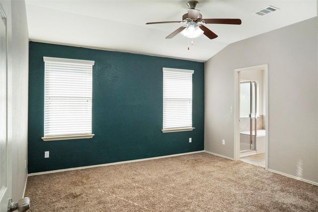 212 Foster LN, Jarrell, TX 76537