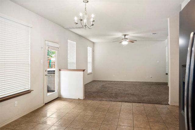 212 Foster LN, Jarrell, TX 76537