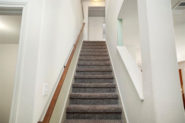 212 Foster LN, Jarrell, TX 76537