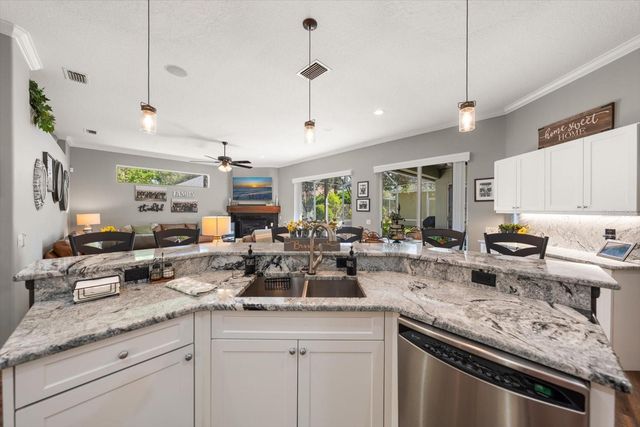 2105 BOOT LAKE CIRCLE, Tampa, FL 33612
