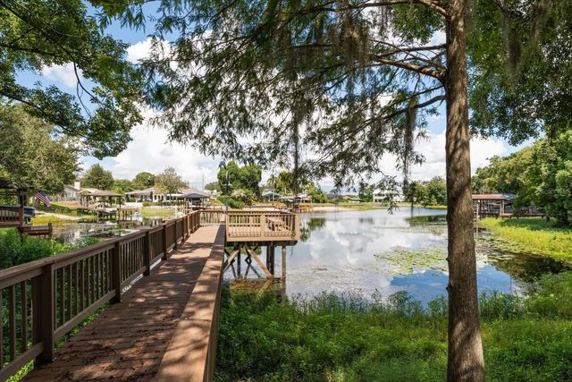2105 BOOT LAKE CIRCLE, Tampa, FL 33612