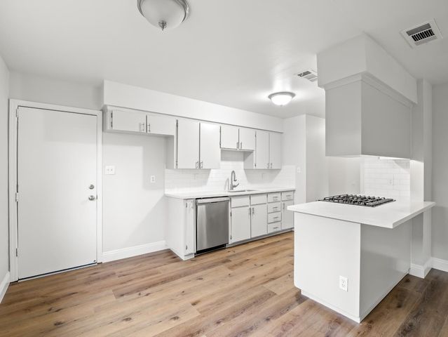 5833 E Pontiac Way, Fresno, CA 93727