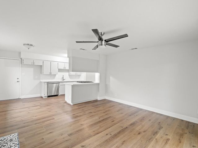 5833 E Pontiac Way, Fresno, CA 93727