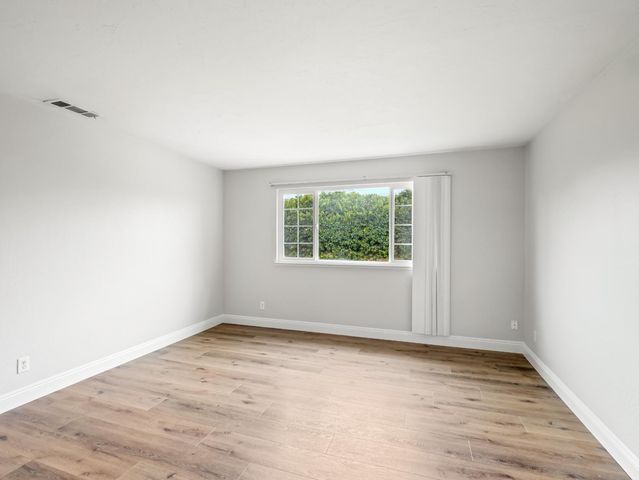 5833 E Pontiac Way, Fresno, CA 93727