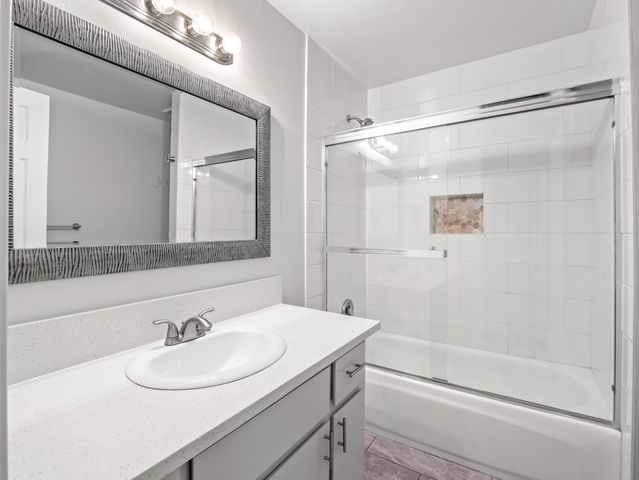 5833 E Pontiac Way, Fresno, CA 93727