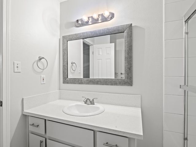 5833 E Pontiac Way, Fresno, CA 93727