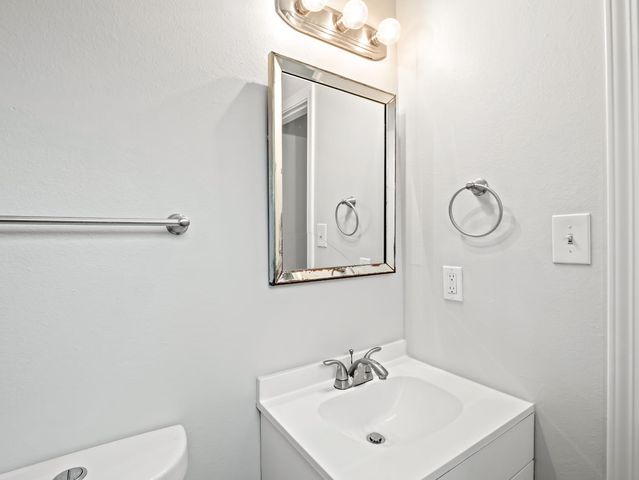 5833 E Pontiac Way, Fresno, CA 93727