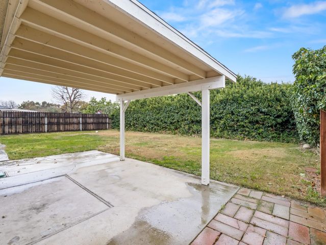 5833 E Pontiac Way, Fresno, CA 93727