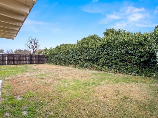 5833 E Pontiac Way, Fresno, CA 93727