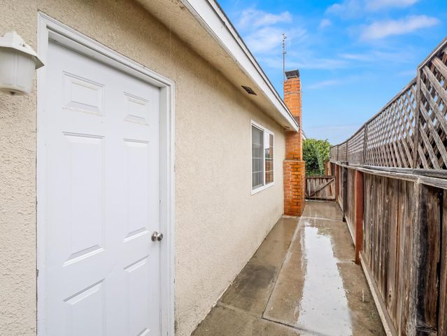 5833 E Pontiac Way, Fresno, CA 93727