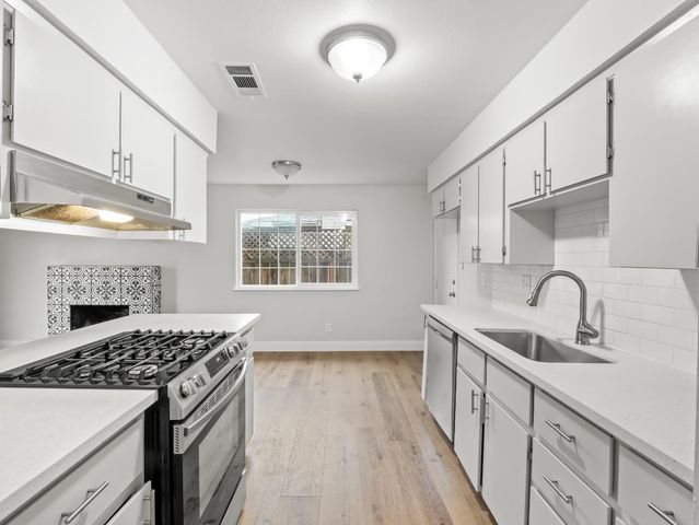 5833 E Pontiac Way, Fresno, CA 93727