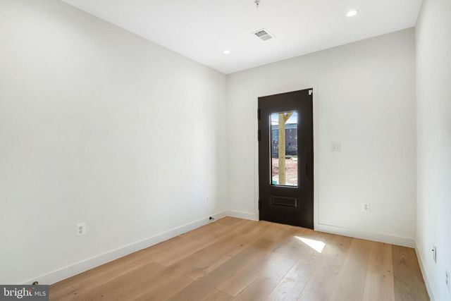 5219 F ST SE, Washington, DC 20019
